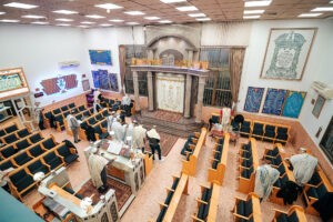 בר מצווה בבית כנסת